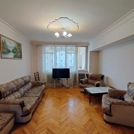 Large Apt Near Republic Square Apartment Yerevan Exterior photo