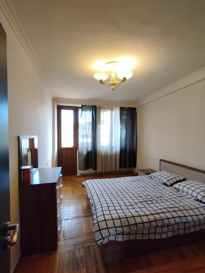 Large Apt Near Republic Square Apartment Yerevan Exterior photo